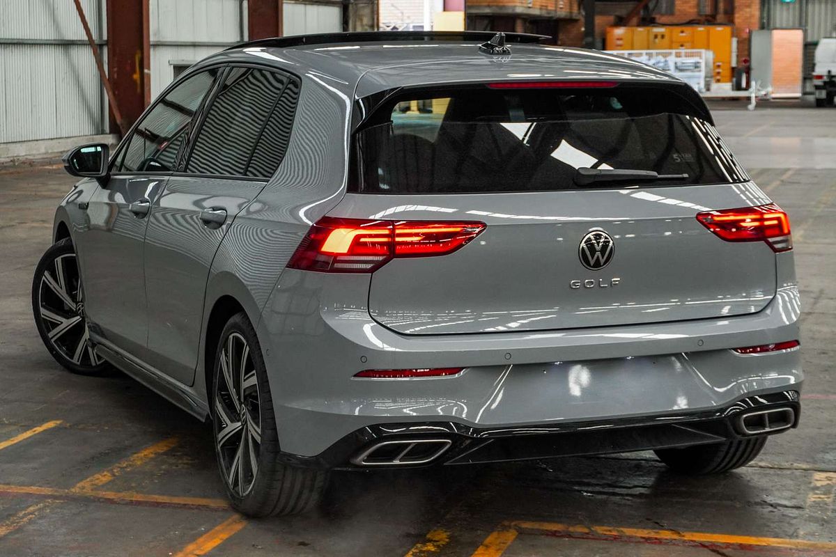 2022 Volkswagen Golf 110TSI R-Line 8