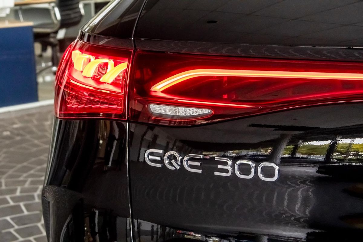 X294 804MY EQE300 Wagon 5dr RG 1sp AC180kW