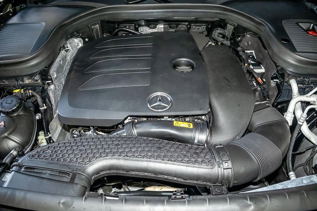 X253 802MY GLC300 WAG 5dr 9G 9 sp 2.0T