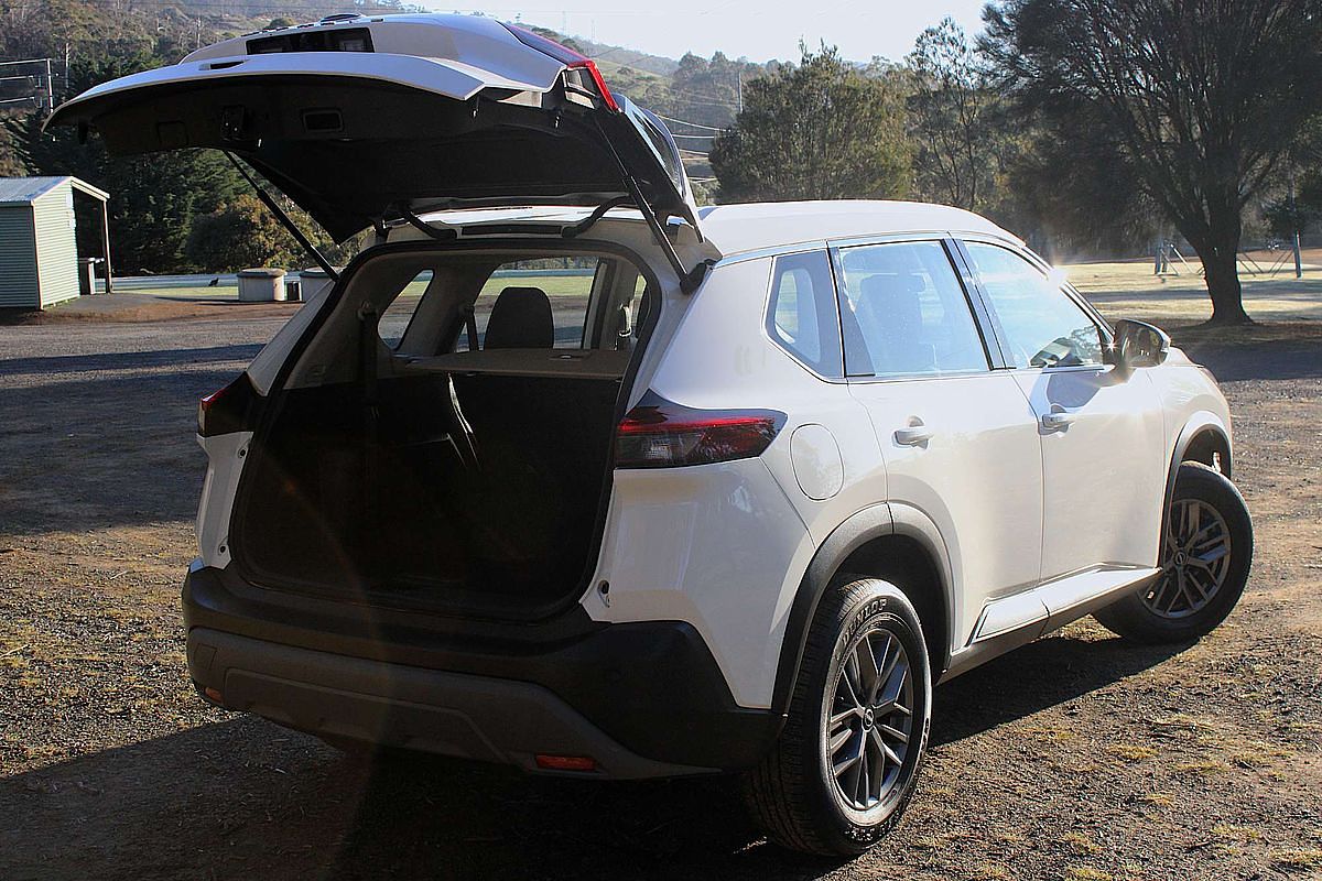 2025 Nissan X-TRAIL ST T33