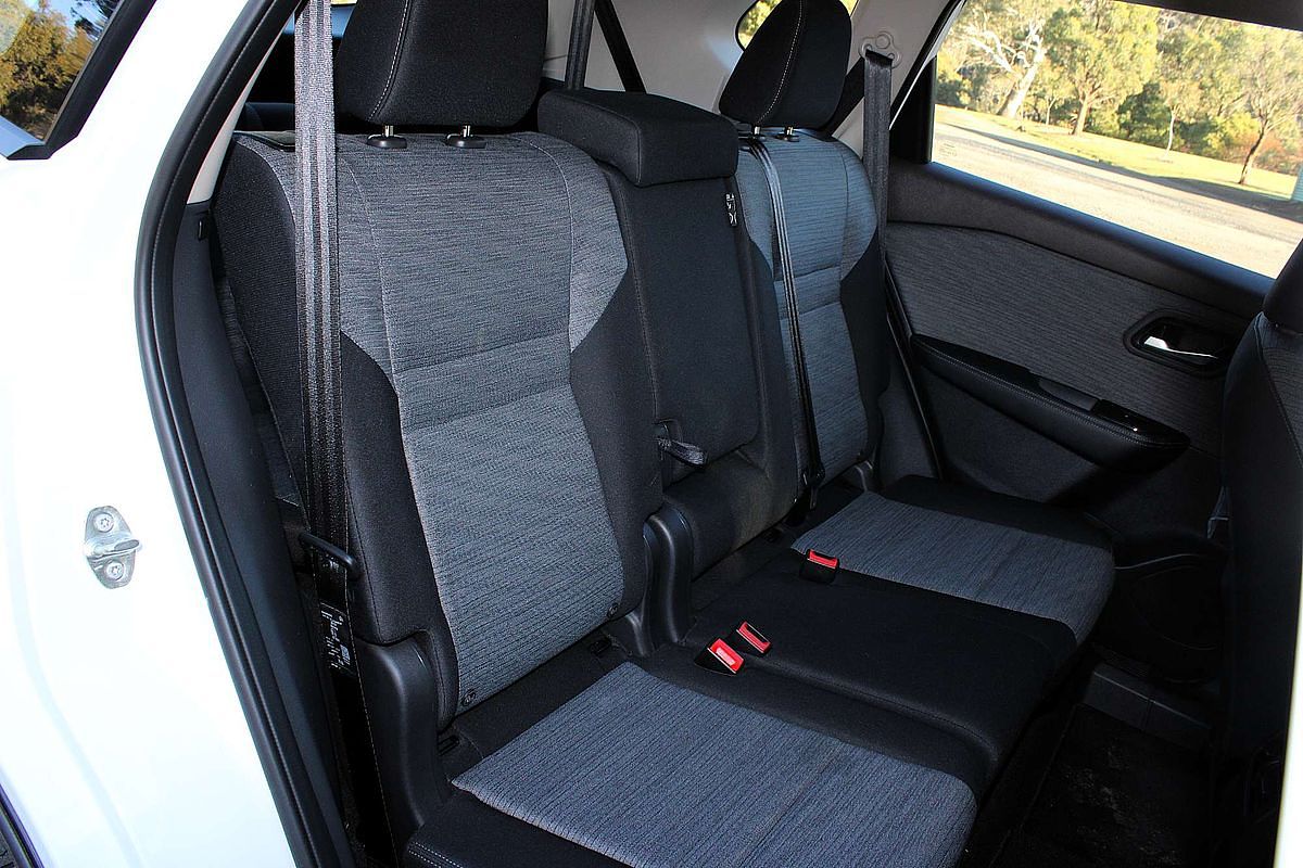 2025 Nissan X-TRAIL ST T33