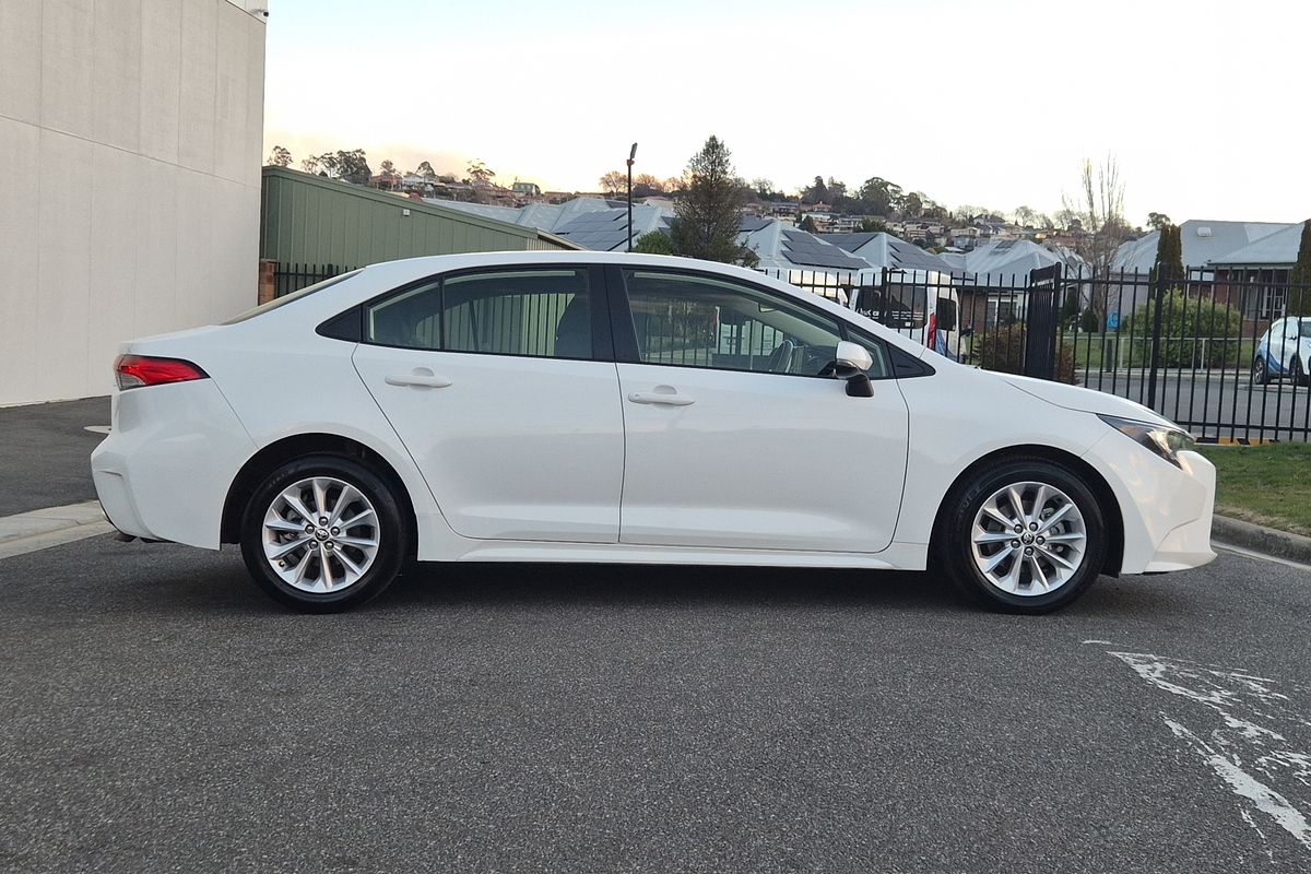 Corolla Sedan Ascent Sport 2.0L Petrol Auto CVT 4390560 002