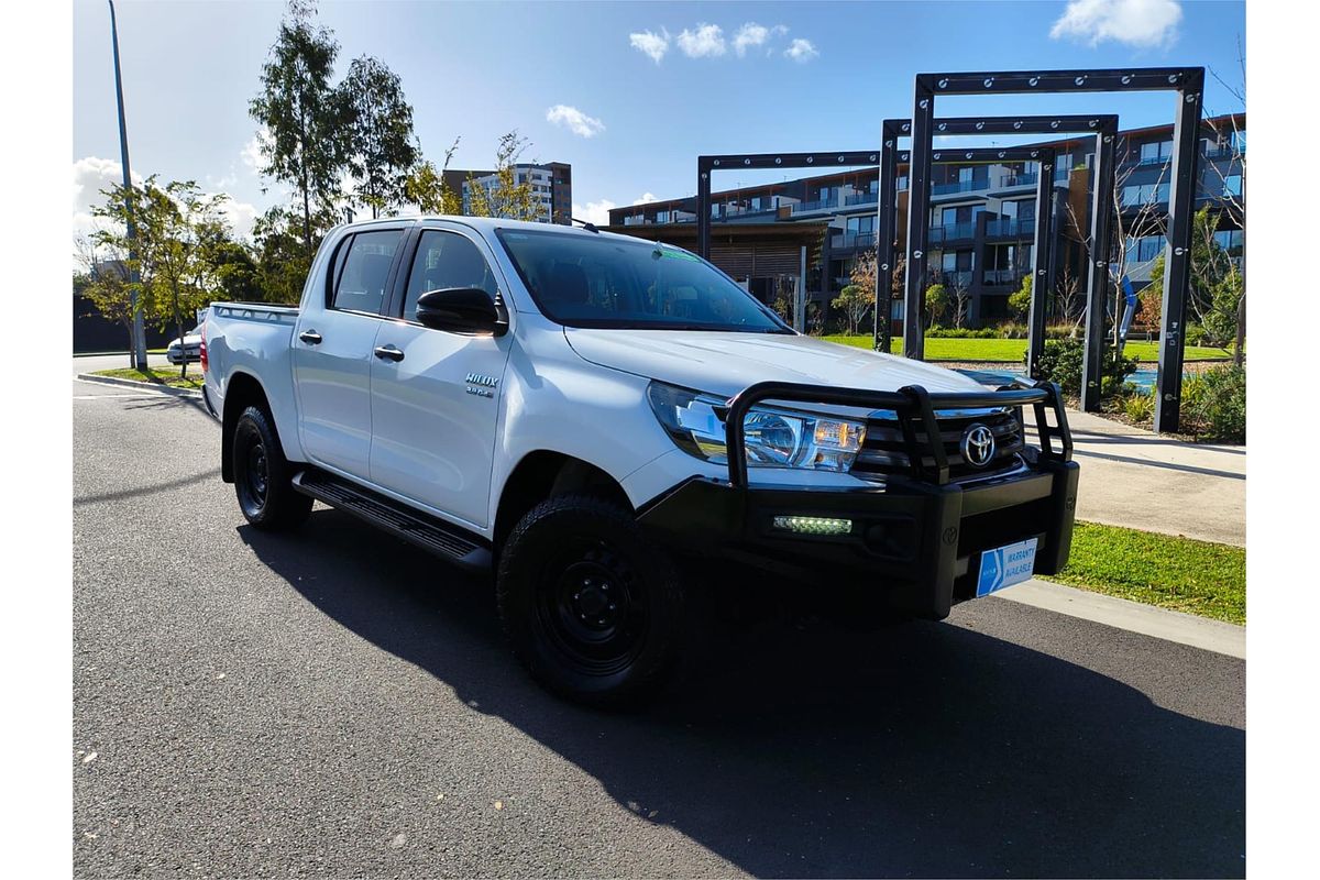 2017 Toyota Hilux SR (4x4) GUN126R 4X4