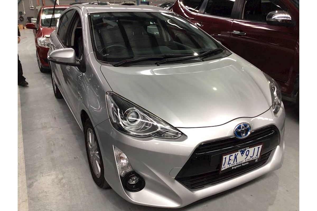 2015 Toyota Prius C i-Tech NHP10R