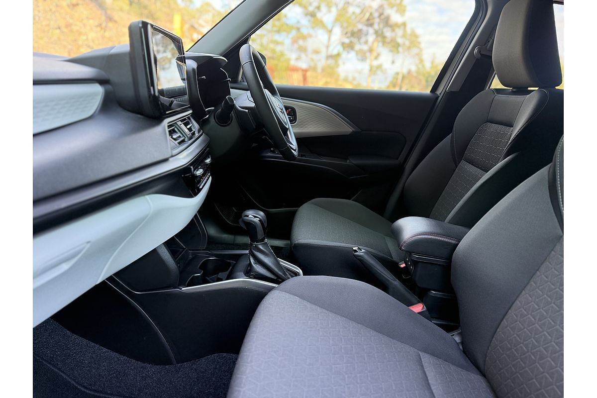 2024 Suzuki Swift Hybrid GLX UZ
