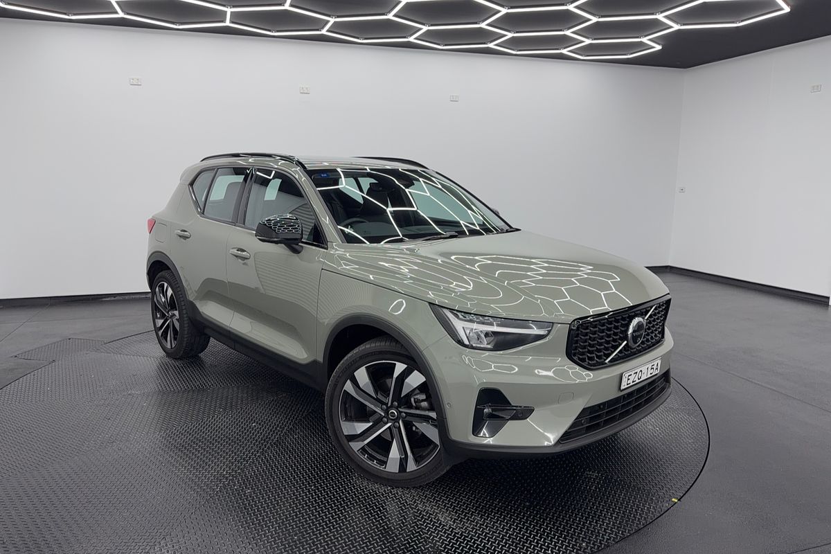 2023 Volvo XC40 Ultimate B5 Dark