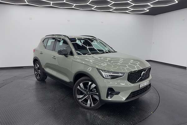 2023 Volvo XC40 Ultimate B5 Dark