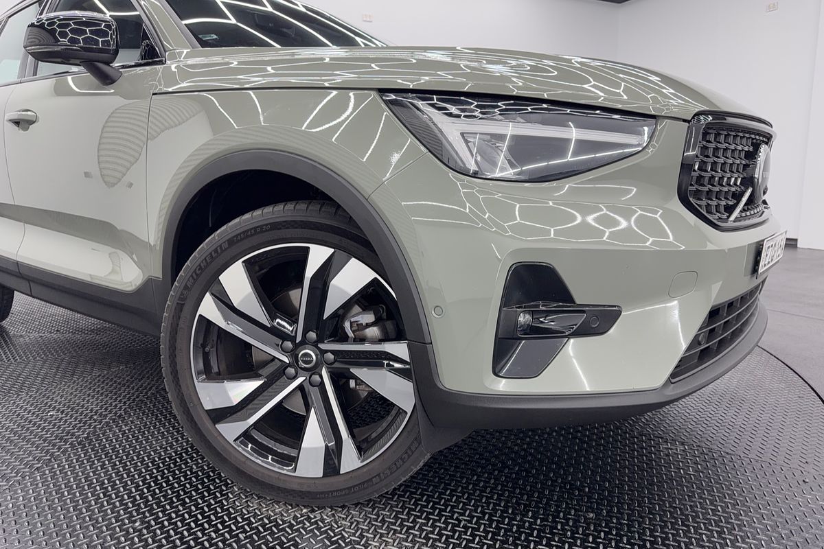 2023 Volvo XC40 Ultimate B5 Dark