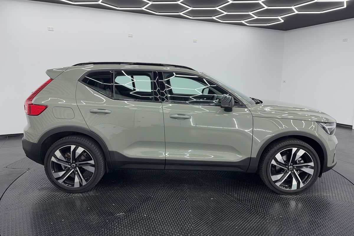 2023 Volvo XC40 Ultimate B5 Dark