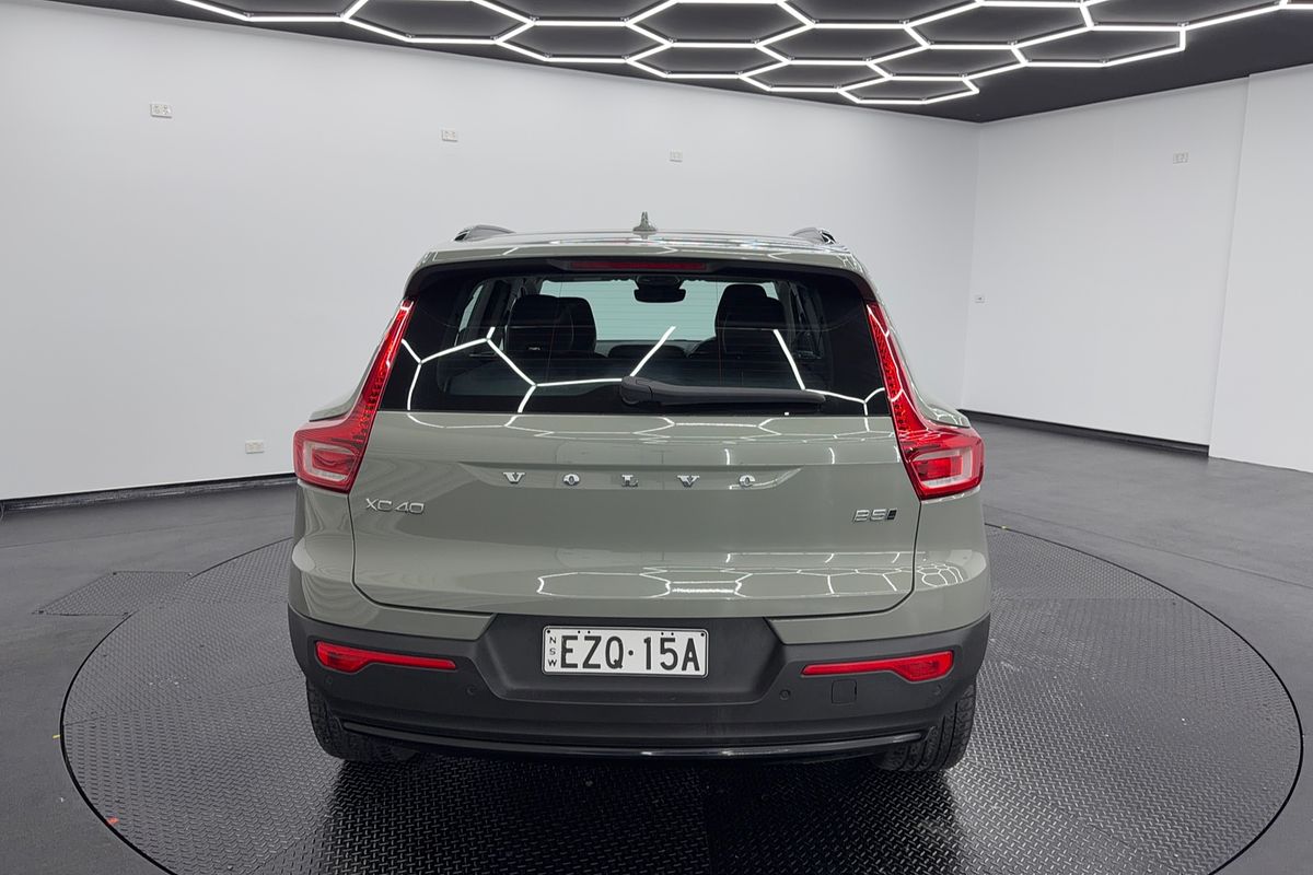 2023 Volvo XC40 Ultimate B5 Dark