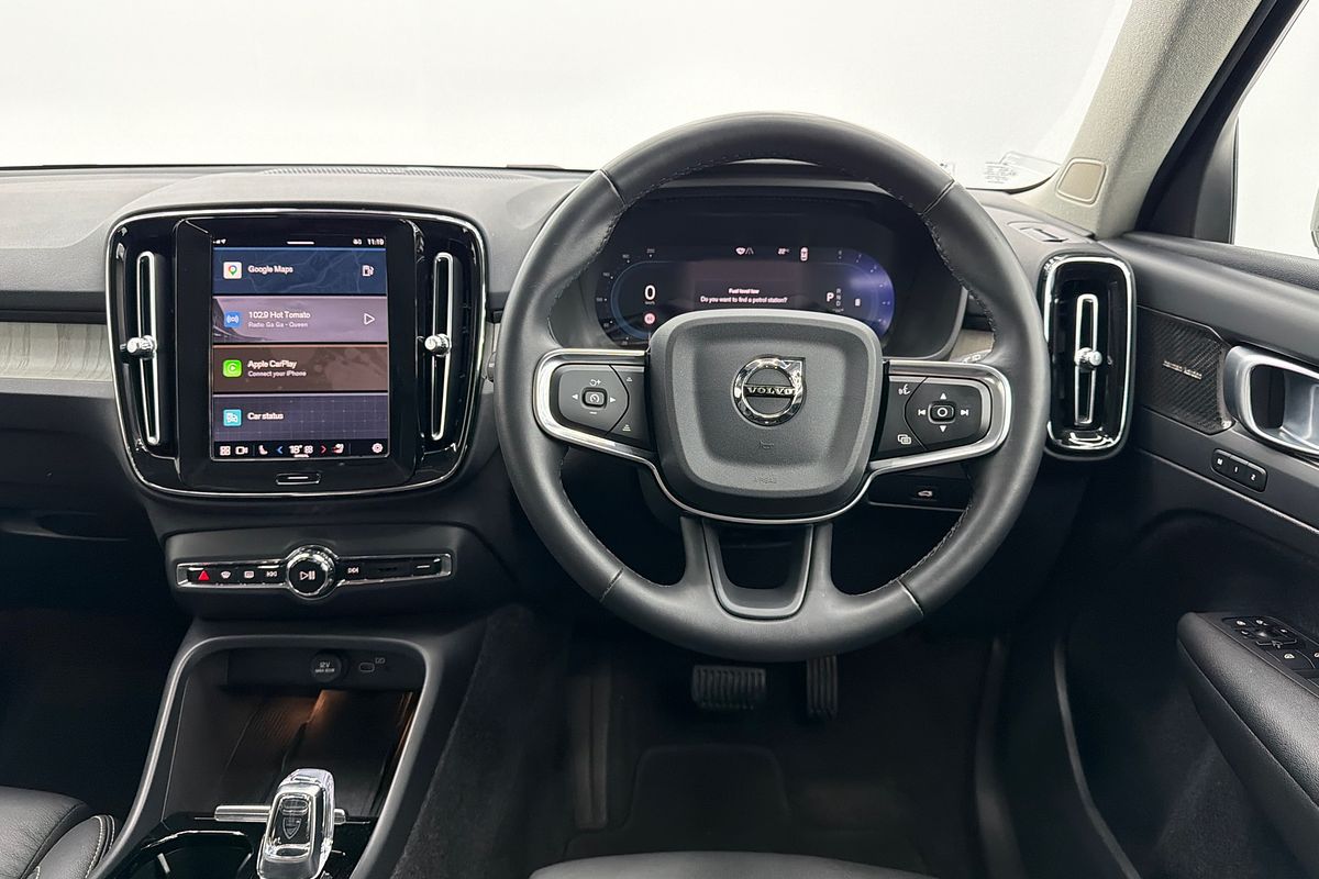 2023 Volvo XC40 Ultimate B5 Dark