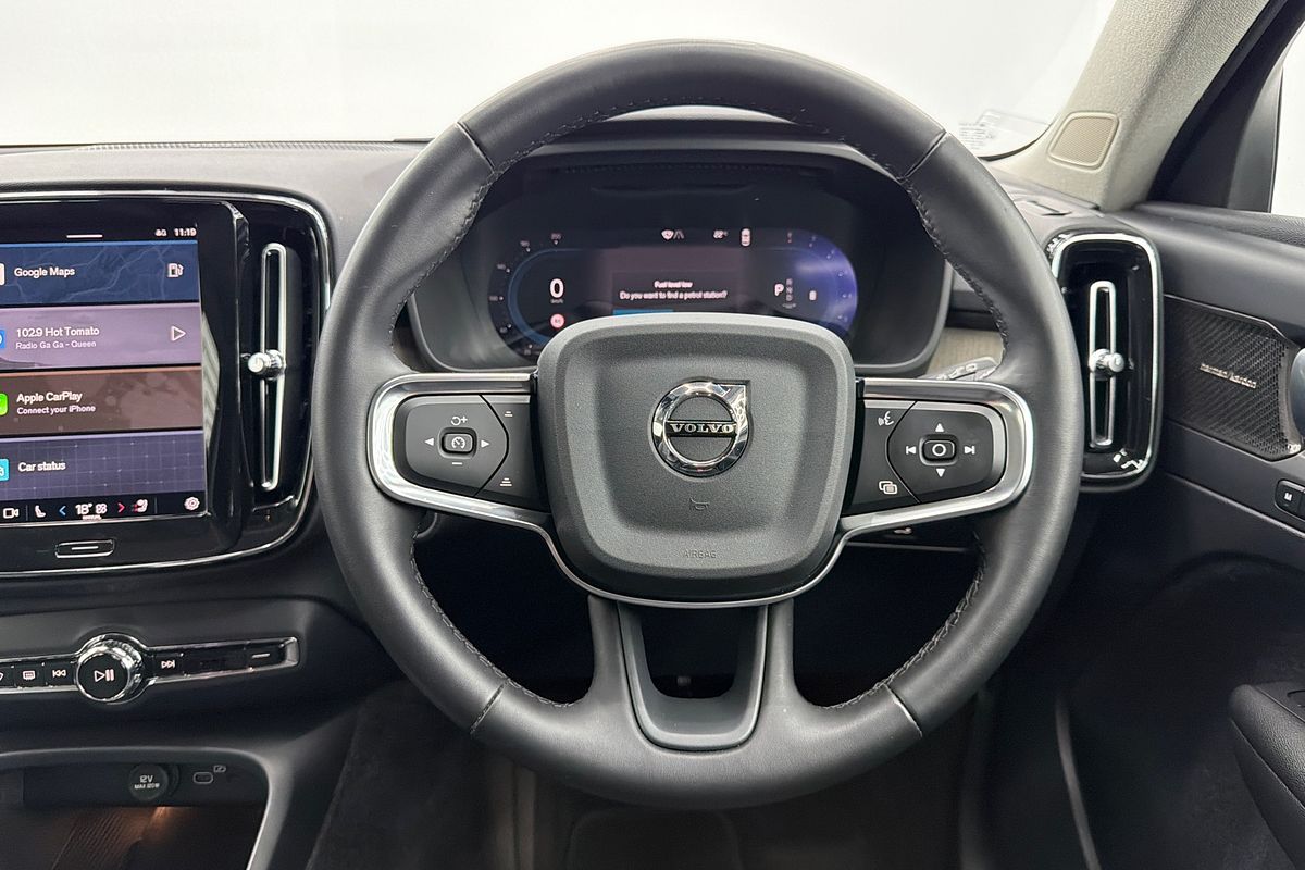 2023 Volvo XC40 Ultimate B5 Dark