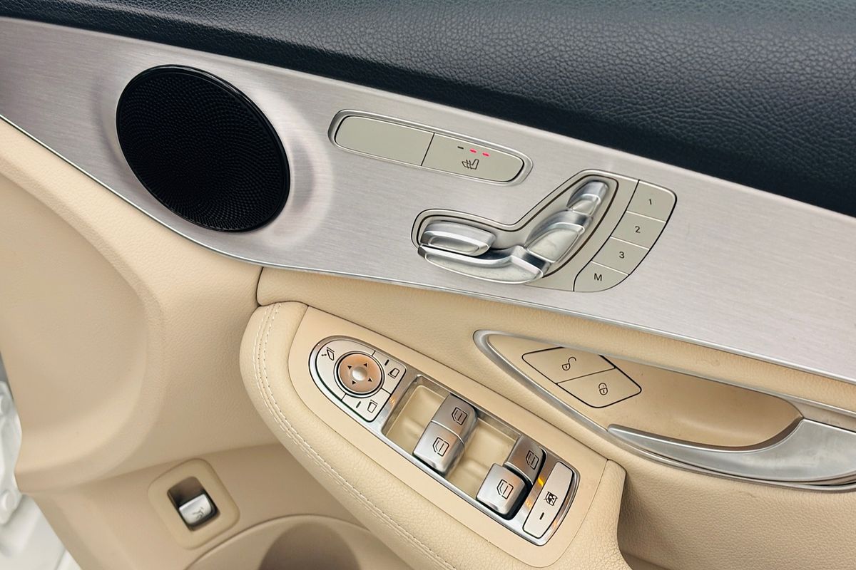 2017 Mercedes-benz C200  9 SP AUTOMATIC G-TRONIC 4D SEDAN T4