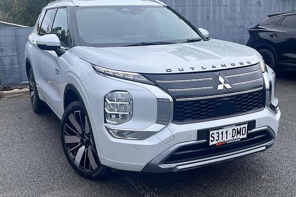 2025 Mitsubishi Outlander PHEV GSR ZM