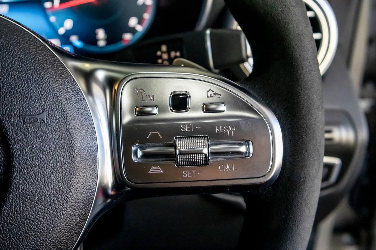 C253 802MY GLC300 CPE 5dr 9G 9 sp 2.0T