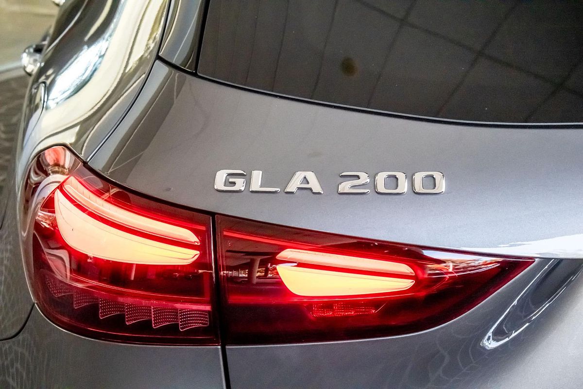 H247 806+056MY GLA200 Special Ed WAG DUAL 7sp