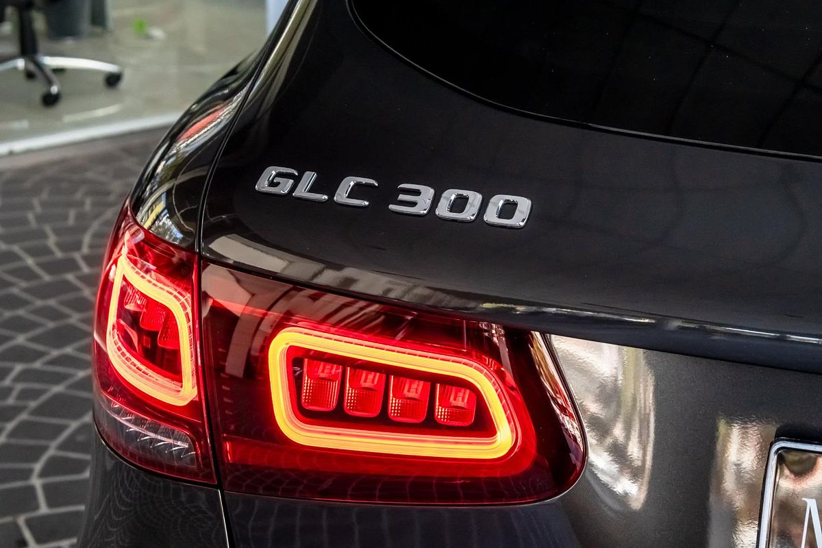 X253 802MY GLC300 WAG 5dr 9G 9 sp 2.0T
