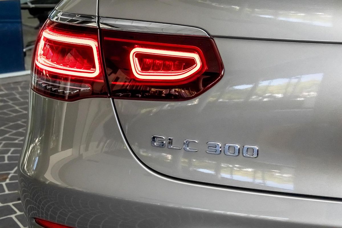 C253 802MY GLC300 CPE 5dr 9G 9 sp 2.0T