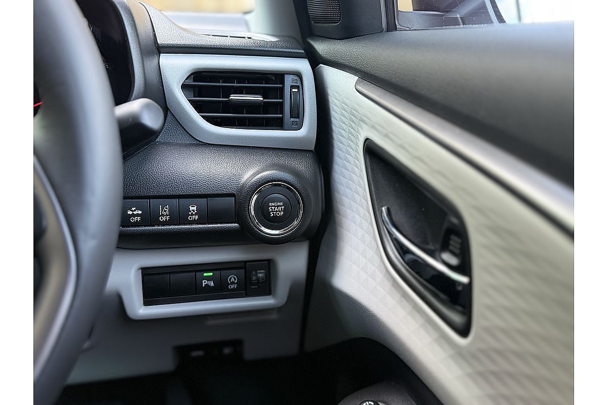 2024 Suzuki Swift Hybrid GLX UZ