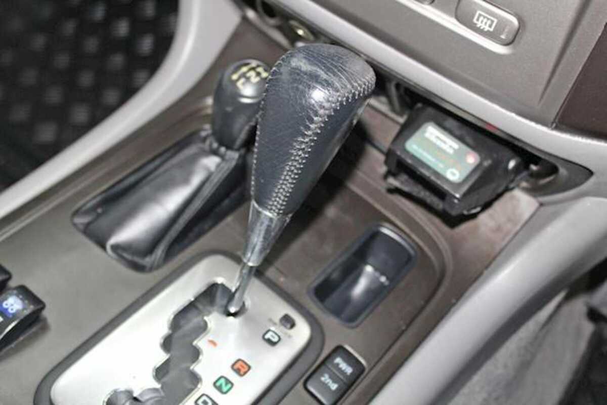 2004 Toyota Landcruiser GXL HDJ100R