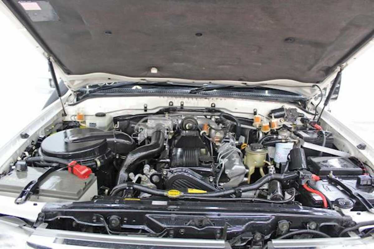 2004 Toyota Landcruiser GXL HDJ100R