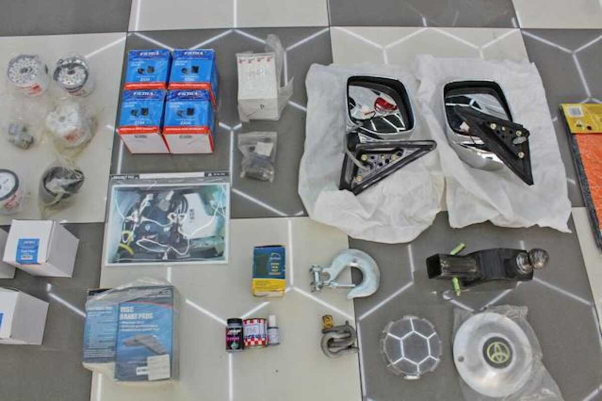 2004 Toyota Landcruiser GXL HDJ100R