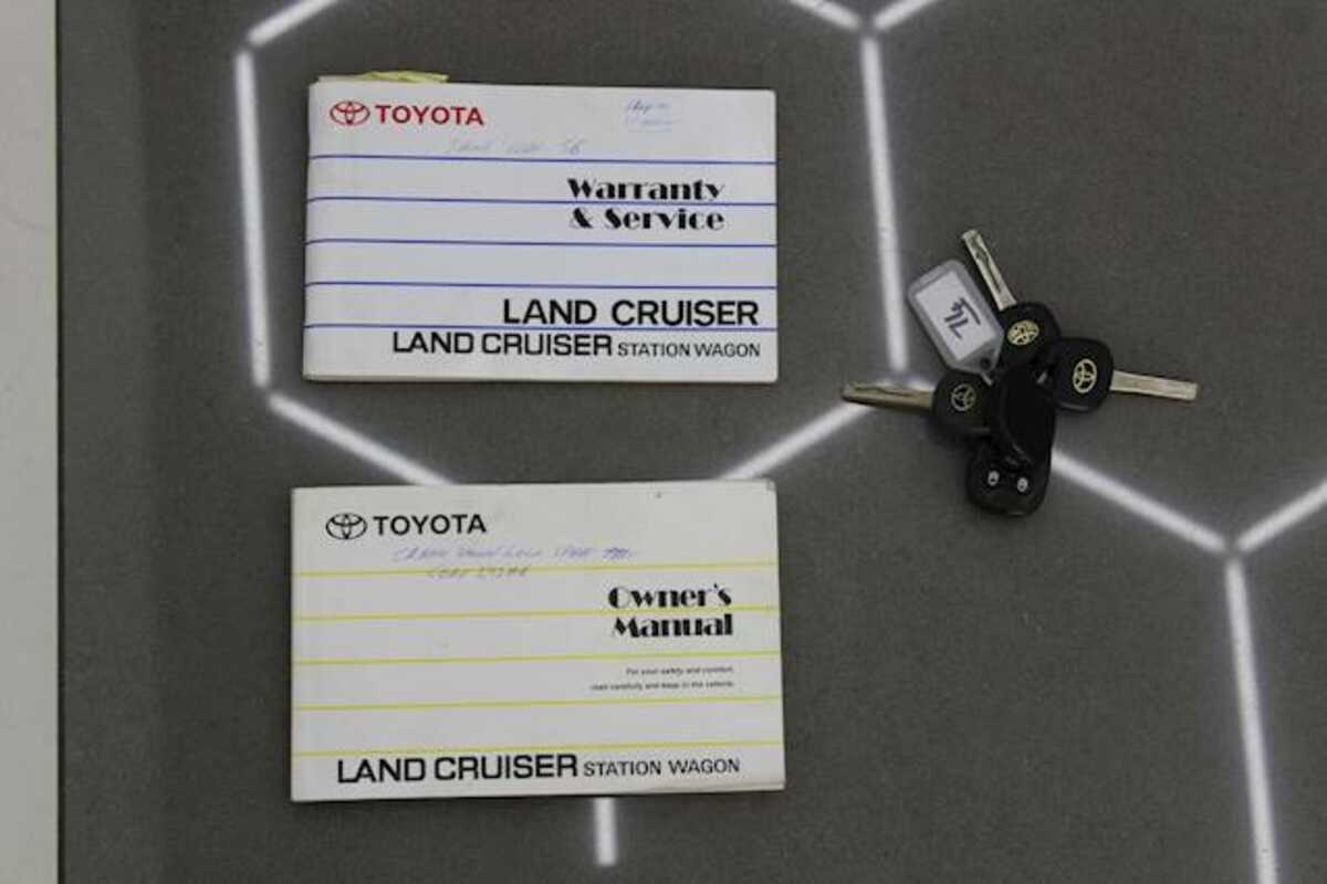 2004 Toyota Landcruiser GXL HDJ100R