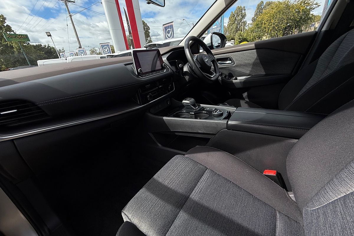2024 Nissan X-TRAIL ST T33