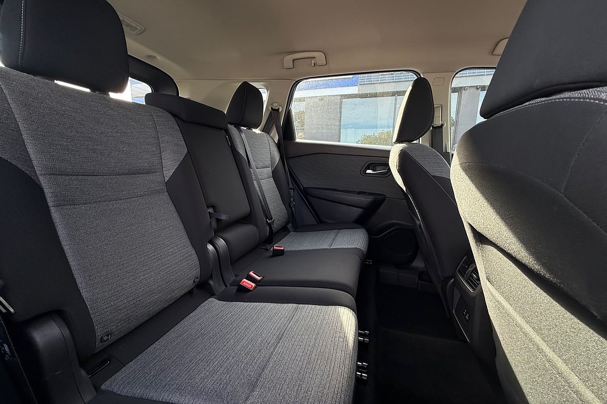 2024 Nissan X-TRAIL ST T33