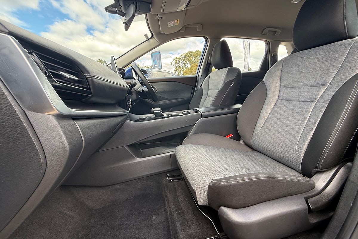 2024 Nissan X-TRAIL ST T33