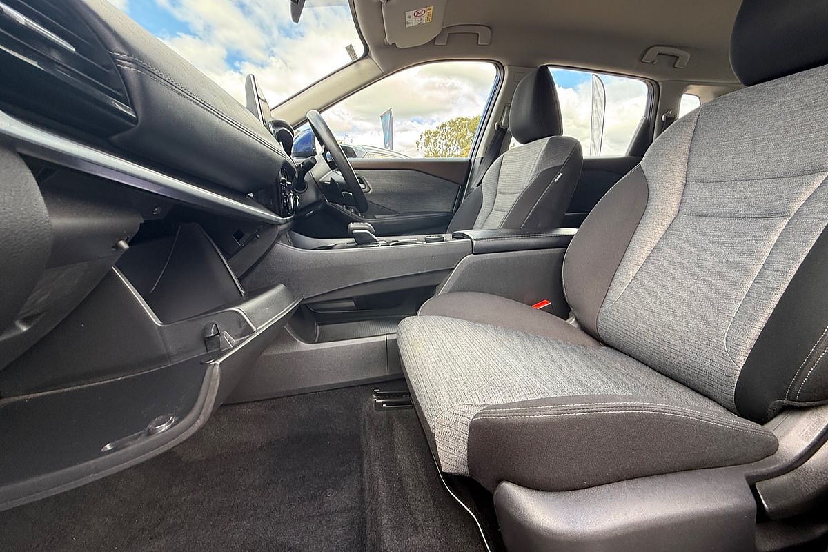 2024 Nissan X-TRAIL ST T33