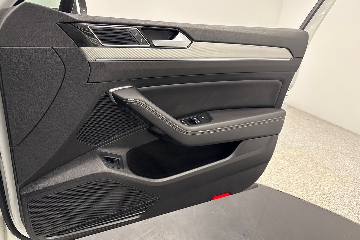 2018 Volkswagen Passat 206TSI R-Line B8