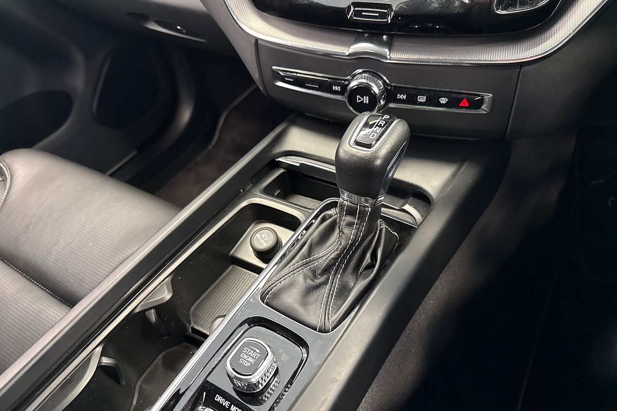 2020 Volvo XC60 T6 R-Design