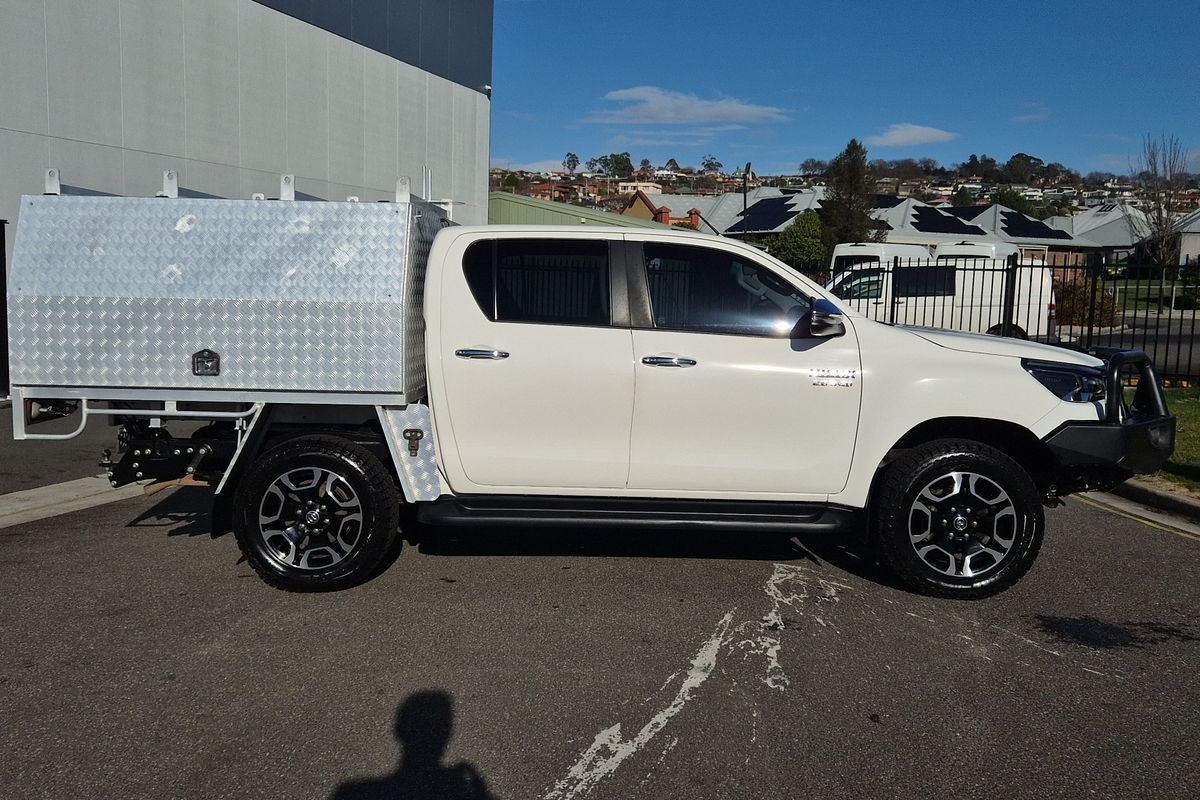 Hilux 4x4 SR5 2.8L T Diesel Automatic Double Cab C/C 2L70360 001
