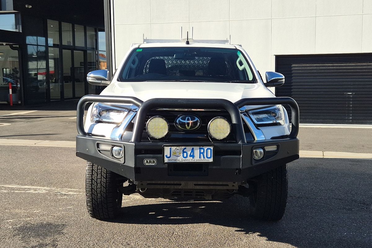 Hilux 4x4 SR5 2.8L T Diesel Automatic Double Cab C/C 2L70360 001