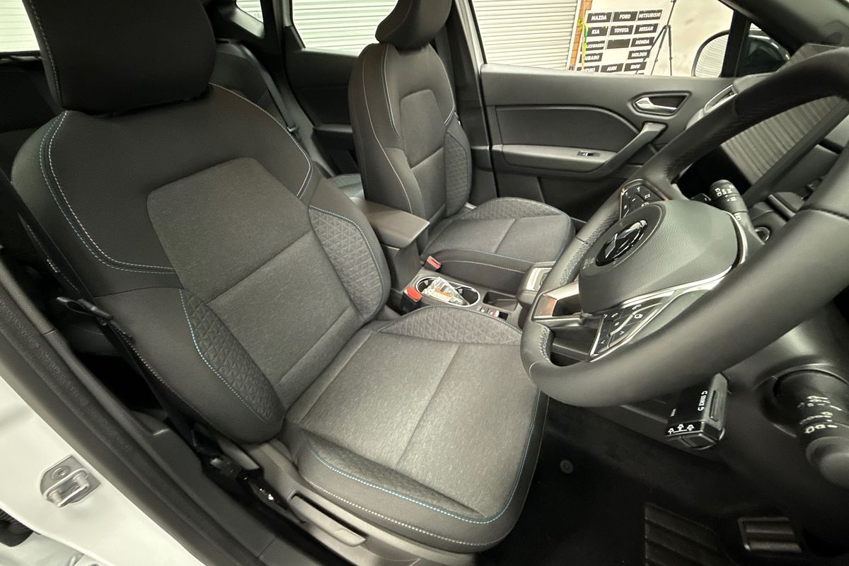2025 Mitsubishi XE