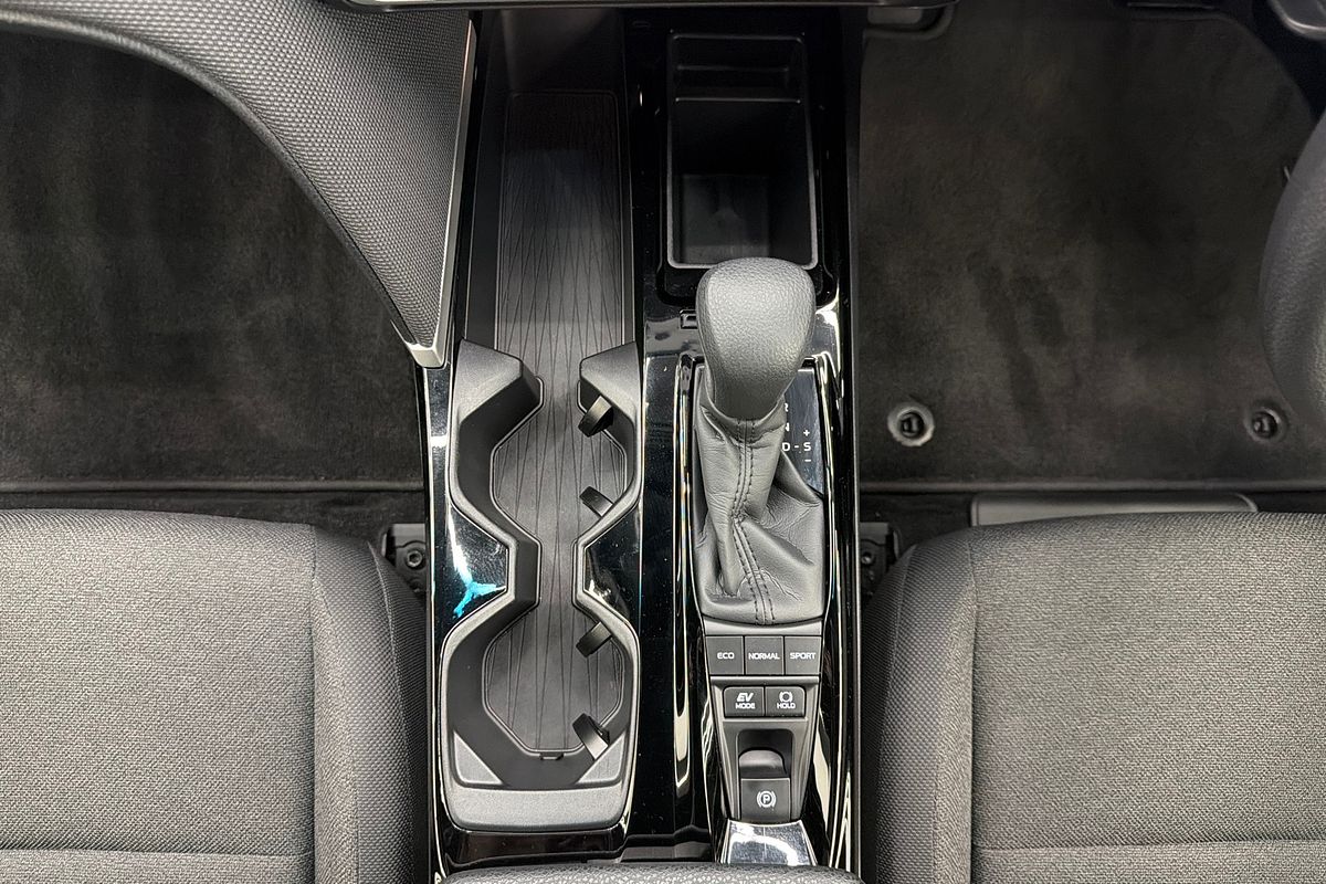 2025 Toyota Camry Ascent AXVH80R