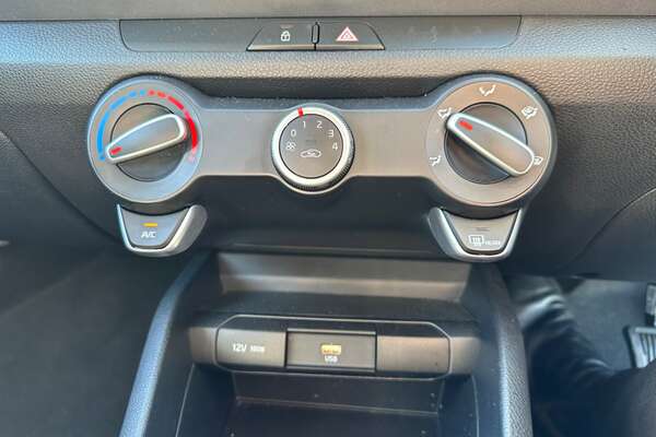 2022 Kia Stonic S YB