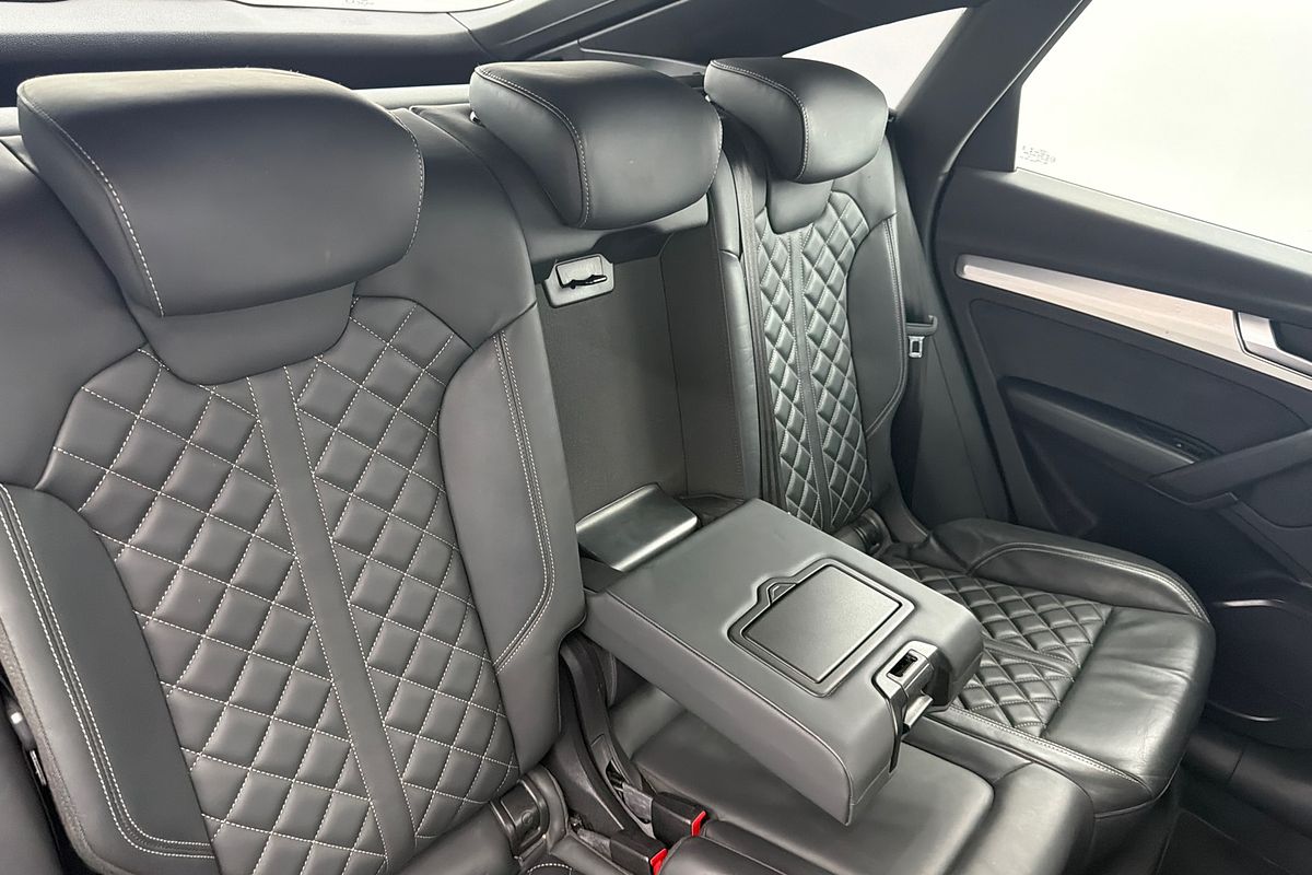 2022 Audi Q5 45 TFSI S line FY
