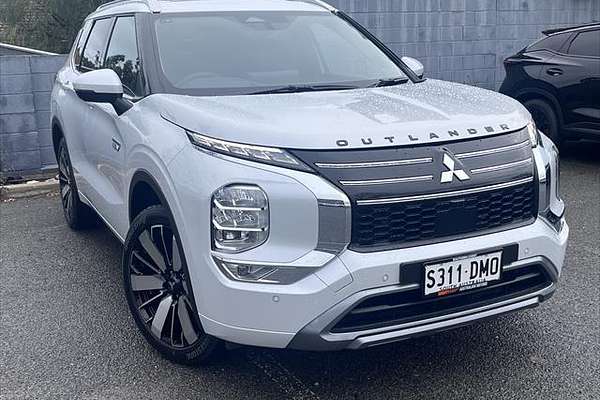 2025 Mitsubishi Outlander PHEV Exceed ZM