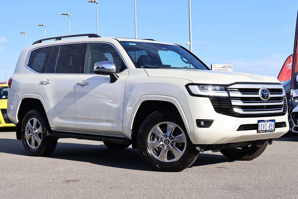 2025 Toyota Landcruiser Sahara FJA300R