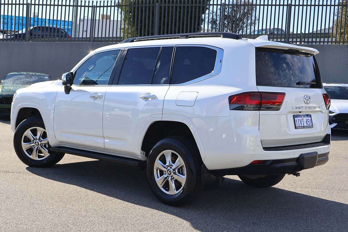 2025 Toyota Landcruiser Sahara FJA300R