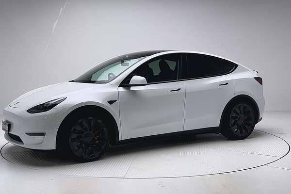 2023 Tesla Model Y Performance thumb-3