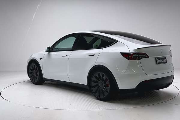2023 Tesla Model Y Performance thumb-5