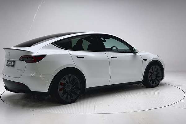 2023 Tesla Model Y Performance thumb-7