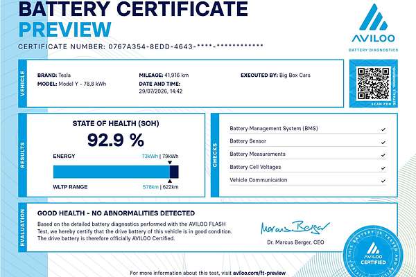 2023 Tesla Model Y Performance thumb-9