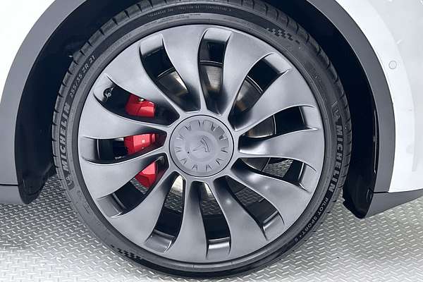 2023 Tesla Model Y Performance thumb-10