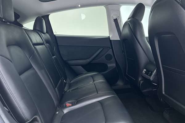 2023 Tesla Model Y Performance thumb-12