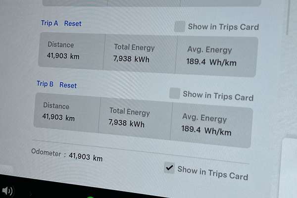 2023 Tesla Model Y Performance thumb-14