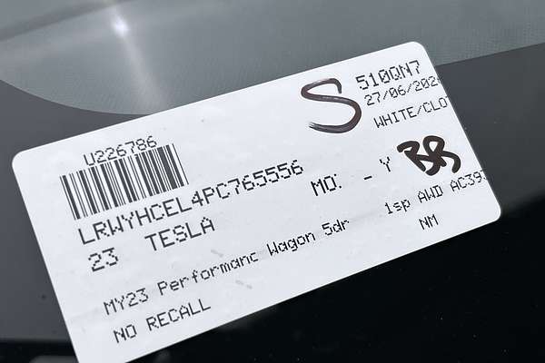 2023 Tesla Model Y Performance thumb-24